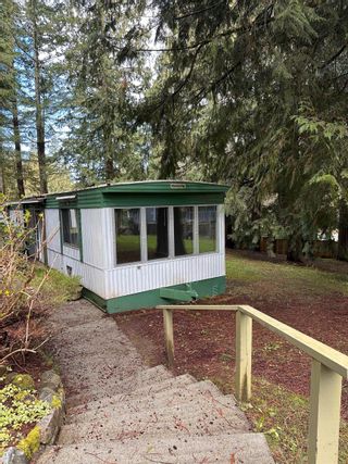 Photo 1: 18 1416 NORTH Road in Gibsons: Gibsons & Area Manufactured Home for sale in "BEARS TALE VILLAGE" (Sunshine Coast)  : MLS®# R2868845
