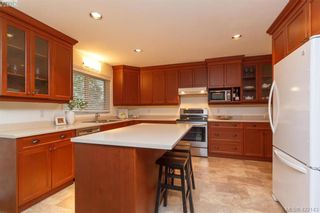 Photo 11: 1186 Foxridge Crt in VICTORIA: SE Sunnymead House for sale (Saanich East)  : MLS®# 835564