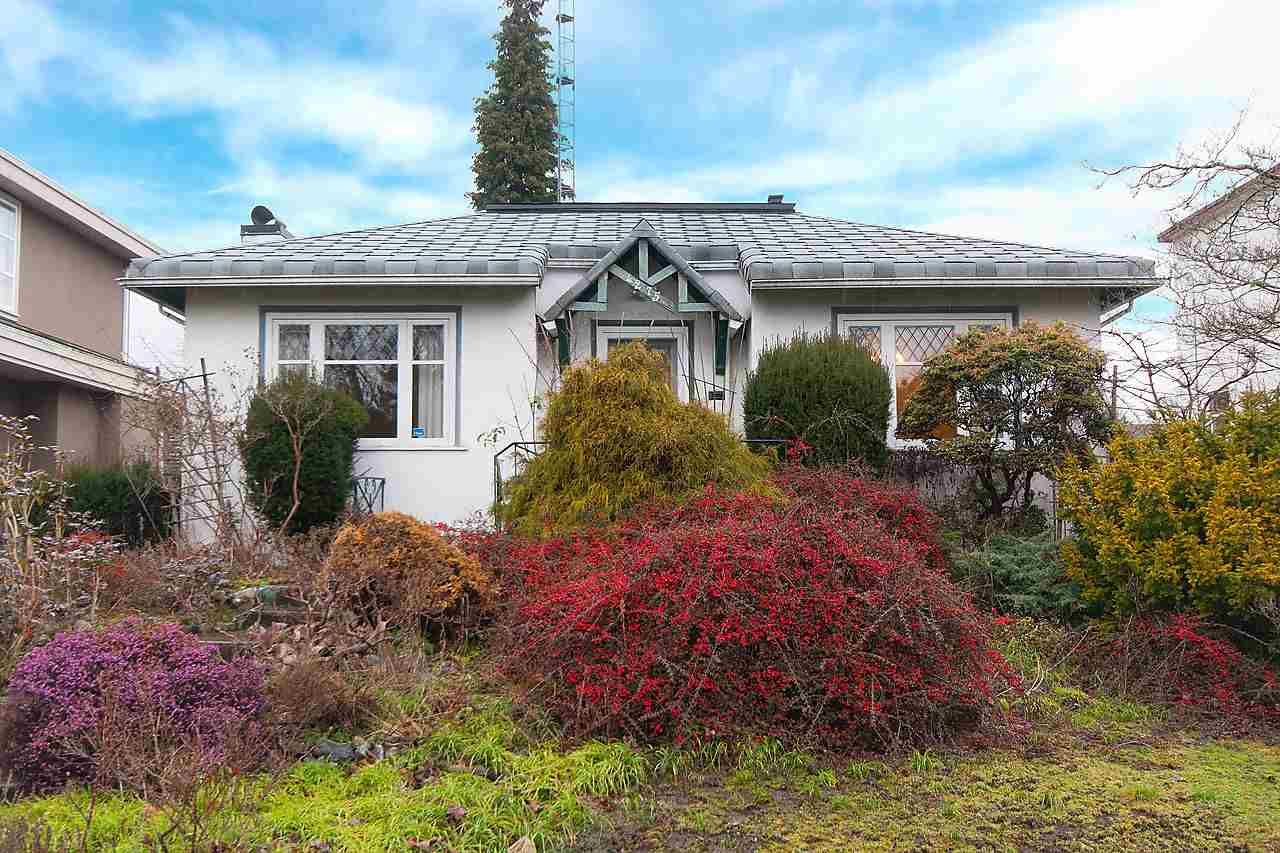 Main Photo: 4275 W 15TH Avenue in Vancouver: Point Grey House for sale in "Point Grey" (Vancouver West)  : MLS®# R2032108