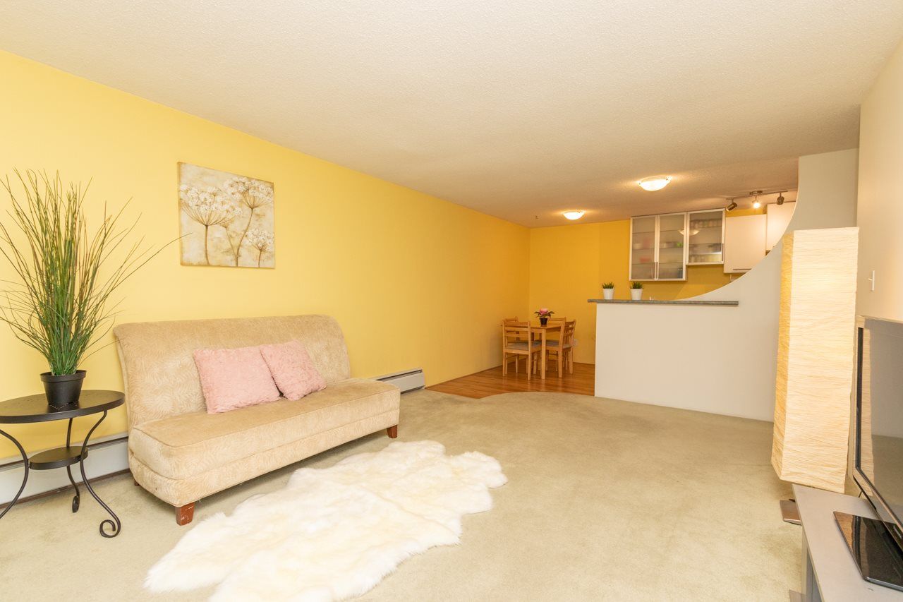 Photo 8: Photos: 314 310 W 3RD Street in North Vancouver: Lower Lonsdale Condo for sale in "DEVON MANOR" : MLS®# R2492714