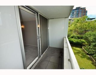 Photo 8: 602 1201 MARINASIDE Crescent in Vancouver: False Creek North Condo for sale in "THE PENINSULA" (Vancouver West)  : MLS®# V777928