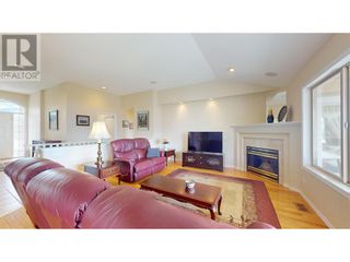 Photo 11: 3453 Ridge Boulevard in West Kelowna: House for sale : MLS®# 10310459