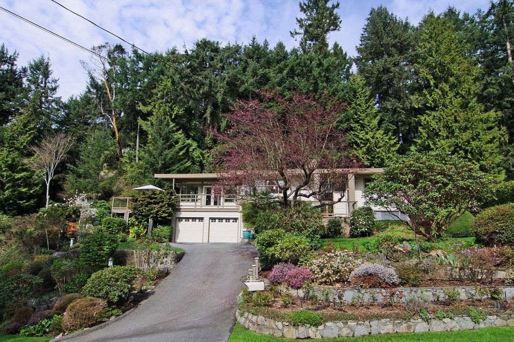 Main Photo: 5651 WESTHAVEN Road in West Vancouver: Eagle Harbour House for sale : MLS®# V1114047