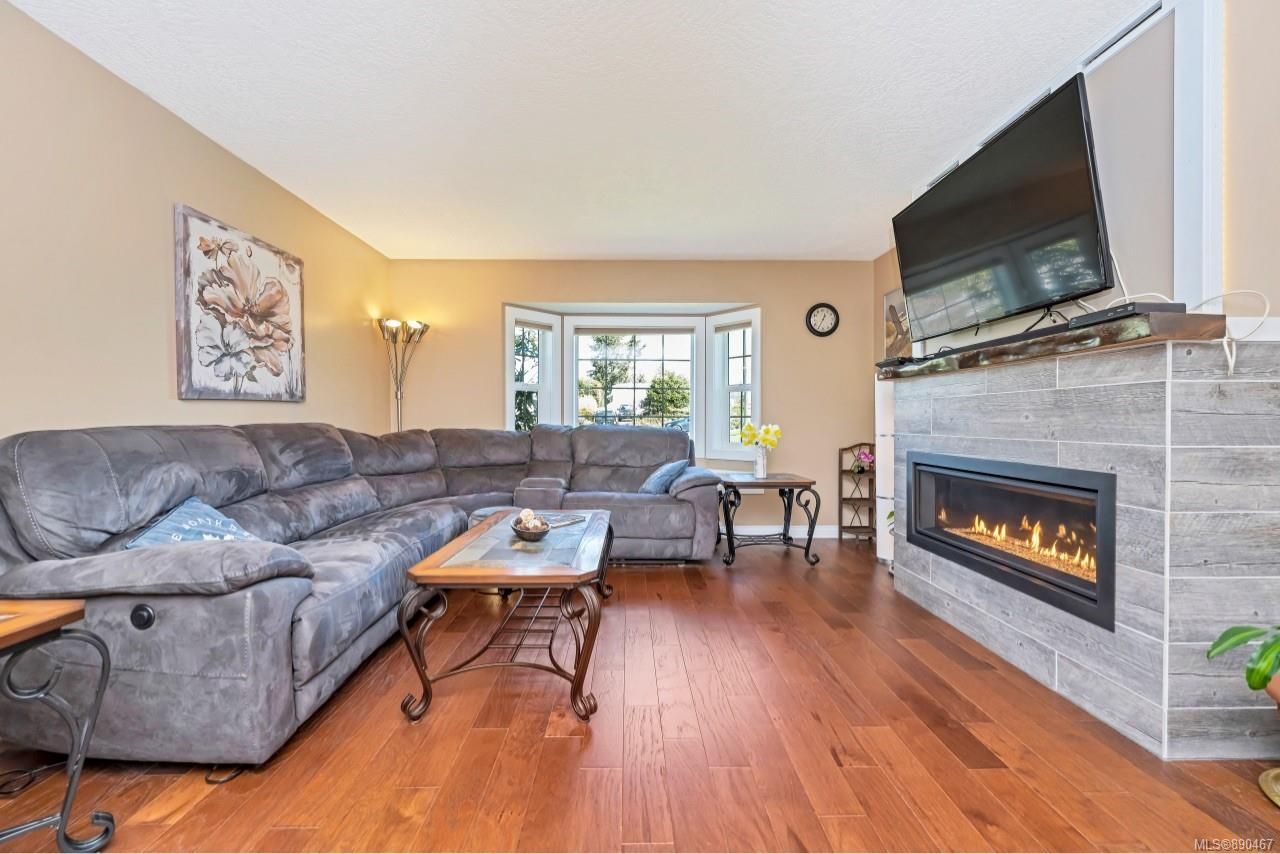 Photo 12: Photos: 2641 Ernhill Dr in Langford: La Walfred House for sale : MLS®# 890467