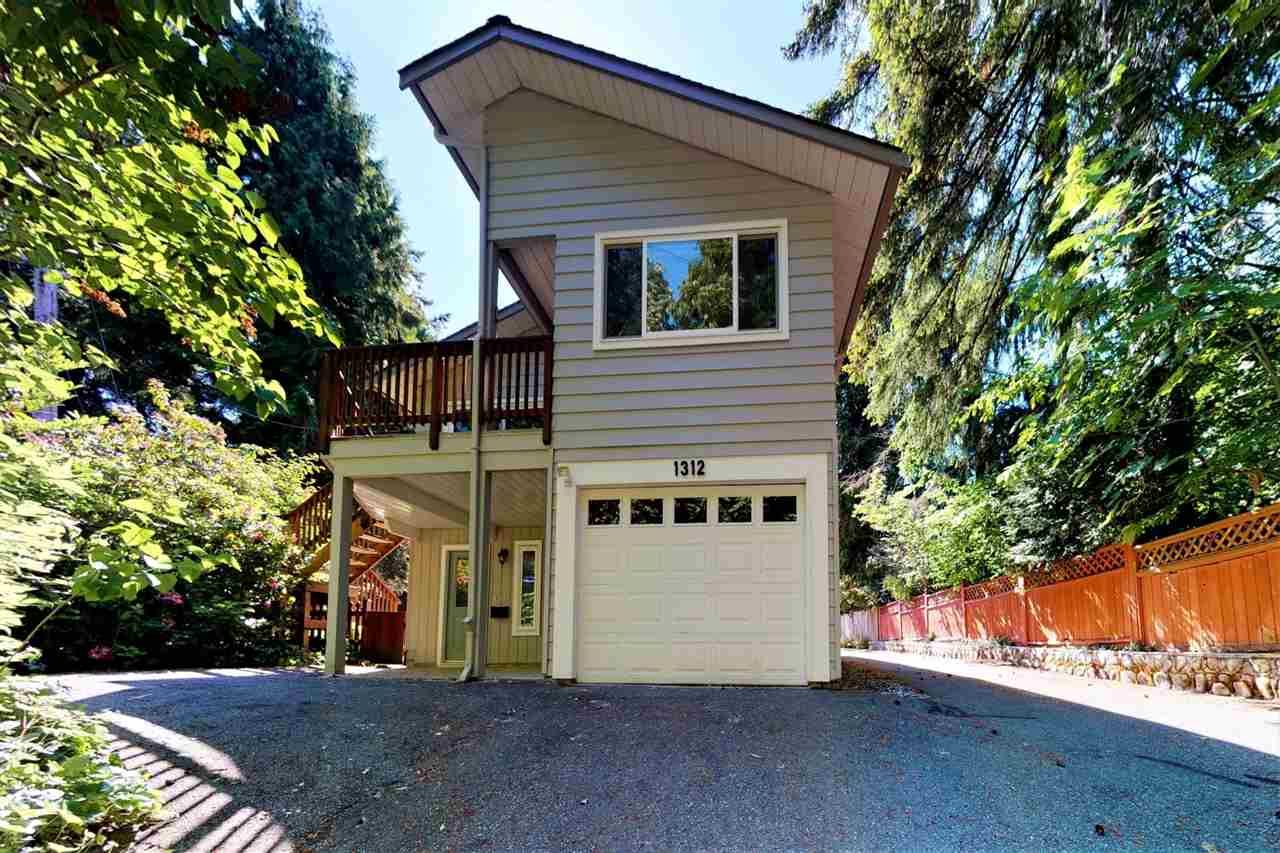 Main Photo: 1312 SUNNYSIDE Drive in North Vancouver: Capilano NV House for sale : MLS®# R2489384