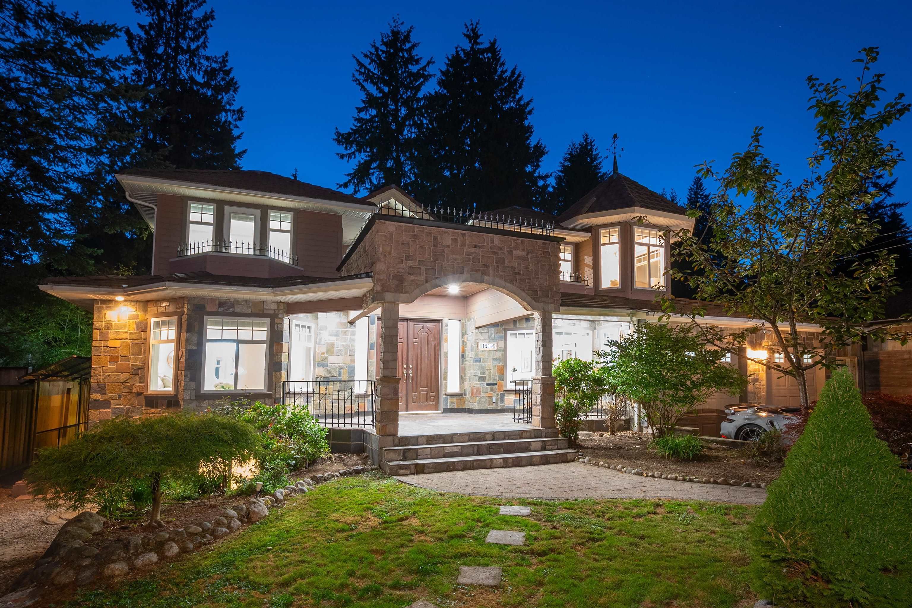 Main Photo: 1219 ARBORLYNN Drive in North Vancouver: Westlynn House for sale : MLS®# R2857344