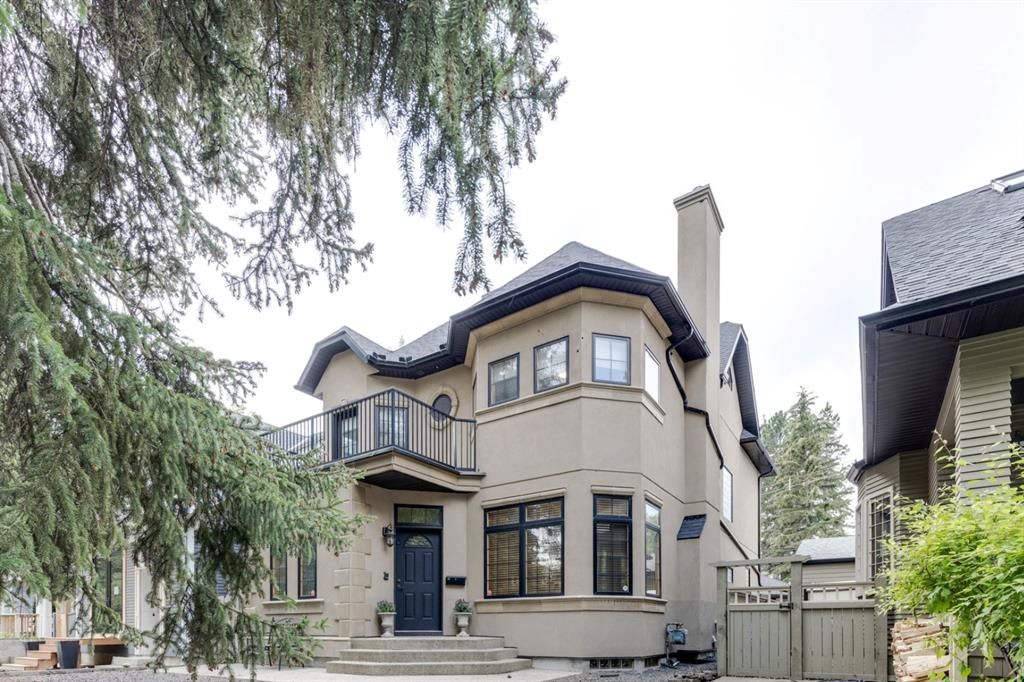 Main Photo: 117 Garden Crescent SW in Calgary: Elbow Park Detached for sale : MLS®# A1237508