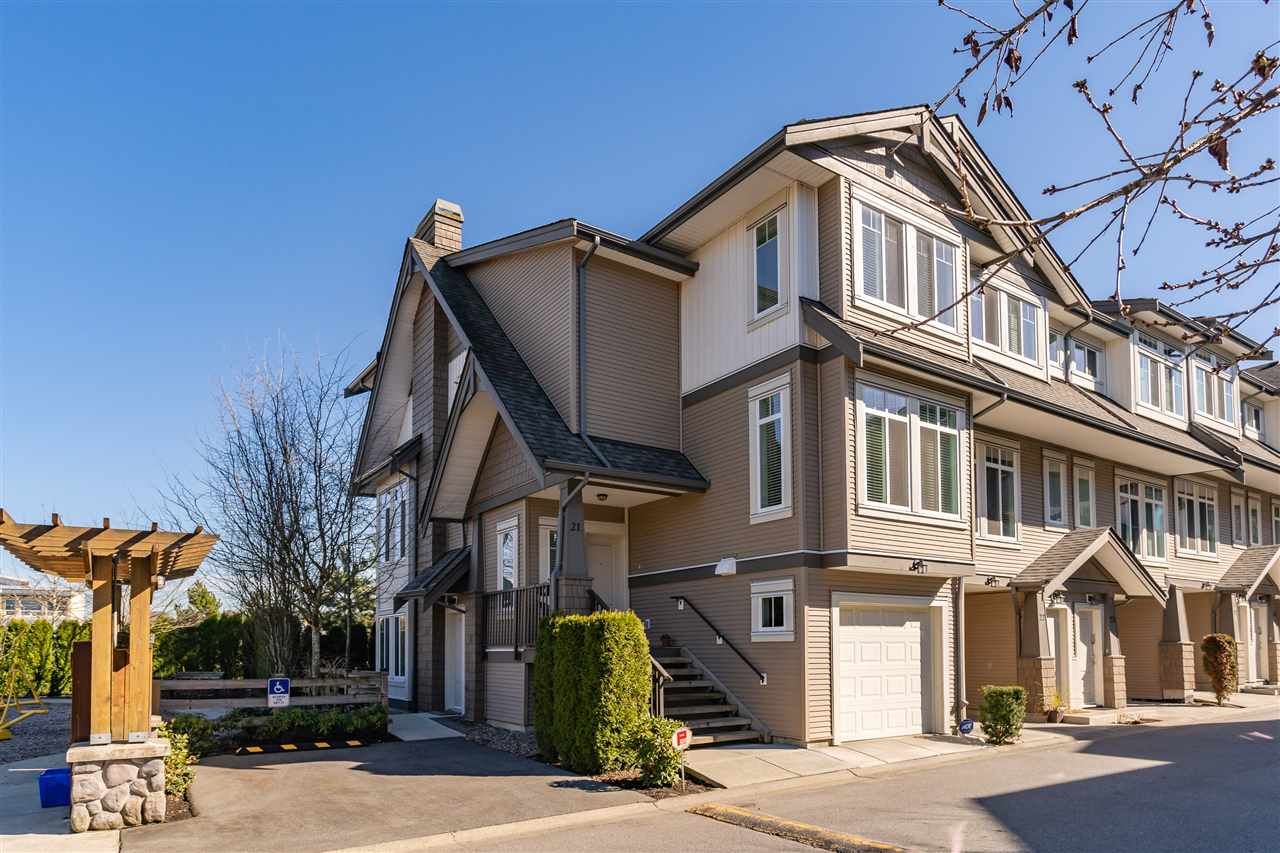Main Photo: 21 8250 209B Street in Langley: Willoughby Heights Townhouse for sale in "Outlook" : MLS®# R2352663