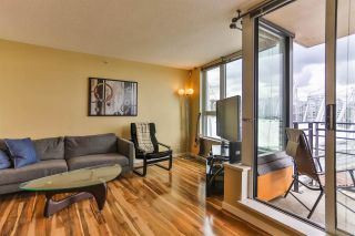 Photo 3: 2901 33 SMITHE Street in Vancouver: Yaletown Condo for sale in "COOPERS LOOKOUT" (Vancouver West)  : MLS®# R2097827