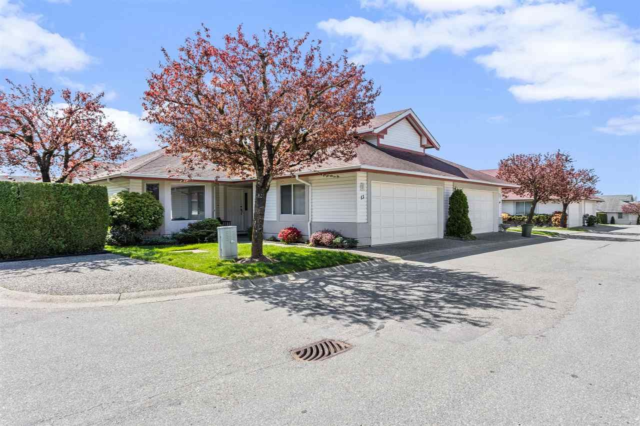 Main Photo: 13 31406 UPPER MACLURE Road in Abbotsford: Abbotsford West Townhouse for sale in "Ellwood Estates" : MLS®# R2569174