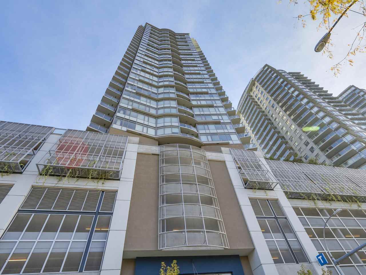 Main Photo: 2501 888 CARNARVON Street in New Westminster: Downtown NW Condo for sale in "MARINUS" : MLS®# R2115352