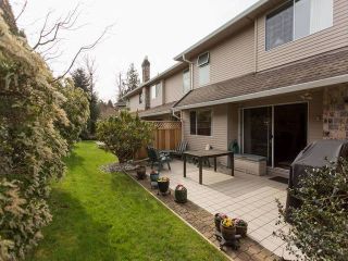 Photo 8: 102 6090 W BOUNDARY Drive in Surrey: Panorama Ridge Townhouse for sale in "Lakewood Estates" : MLS®# F1434141