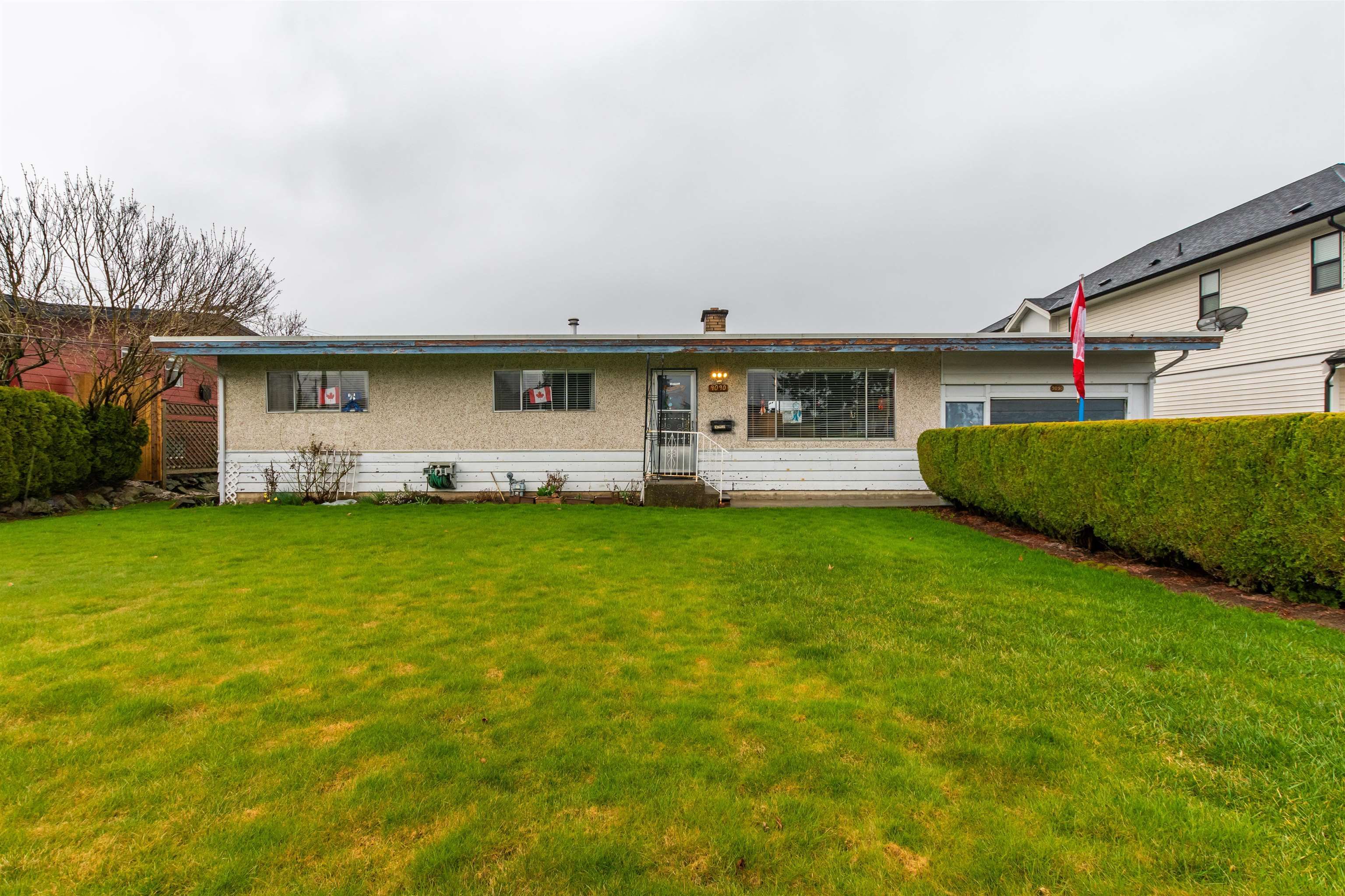 Main Photo: 9090 SUNSET Drive in Chilliwack: Chilliwack W Young-Well House for sale : MLS®# R2676067
