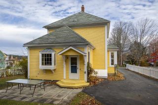 Photo 2: 48 Maple Street in Mahone Bay: 405-Lunenburg County Residential for sale (South Shore)  : MLS®# 202022614