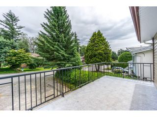 Photo 2: 2325 BEDFORD Place in Abbotsford: Abbotsford West House for sale : MLS®# R2085946