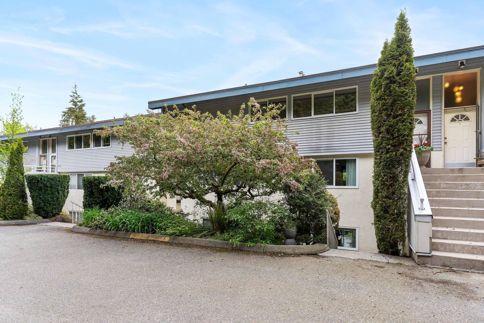 Main Photo: 1081 CECILE Drive in Port Moody: College Park PM Townhouse for sale : MLS®# R2688956