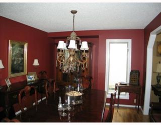 Photo 3: 20 Douglasbank Rise SE in CALGARY: Douglasdale Estates Residential Detached Single Family for sale (Calgary)  : MLS®# C3263974