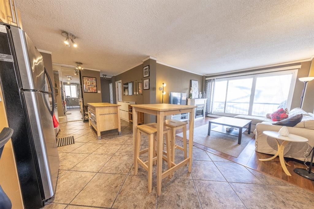 Main Photo: 206 1040 15 Avenue SW in Calgary: Beltline Apartment for sale : MLS®# A1195527