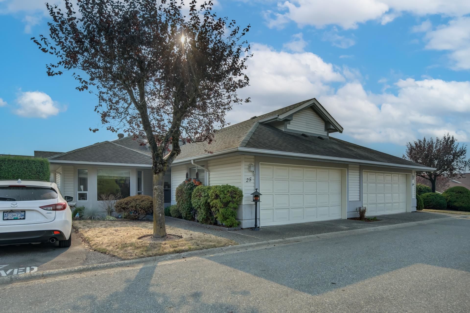 Main Photo: 25 31406 UPPER MACLURE Road in Abbotsford: Abbotsford West Townhouse for sale in "ELLWOOD ESTATES" : MLS®# R2734019