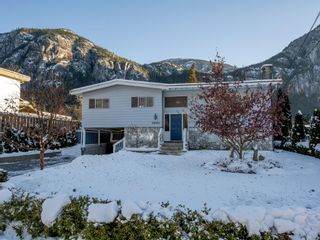 Photo 1: 38160 WESTWAY Avenue in Squamish: Valleycliffe House for sale : MLS®# R2741082