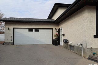 Photo 2: 950 COOK Crescent North in Regina: McCarthy Park Residential for sale : MLS®# SK919036