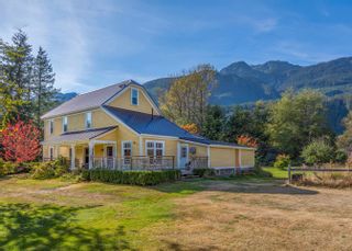 Photo 4: 1189 JUDD Road in Squamish: Brackendale House for sale : MLS®# R2733340