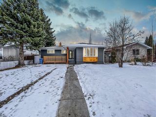 Photo 1: 34 Southampton Drive SW in Calgary: Southwood Detached for sale : MLS®# C4293284