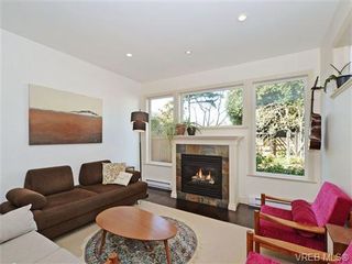 Photo 3: 2520 Cedar Hill Rd in VICTORIA: Vi Oaklands Half Duplex for sale (Victoria)  : MLS®# 697951