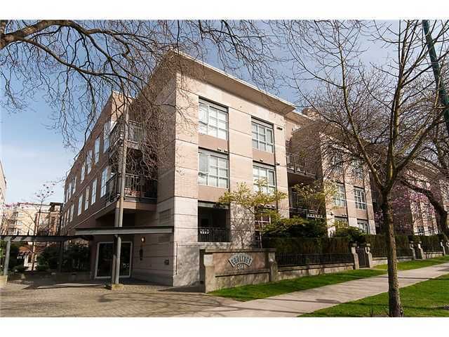 Main Photo: 302 2161 W 12TH Avenue in Vancouver: Kitsilano Condo for sale in "CARLINGS" (Vancouver West)  : MLS®# V909987