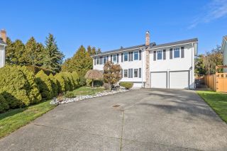 Photo 1: 1786 SUMMERHILL Grove in Surrey: Crescent Bch Ocean Pk. House for sale in "Summerhill" (South Surrey White Rock)  : MLS®# R2666370