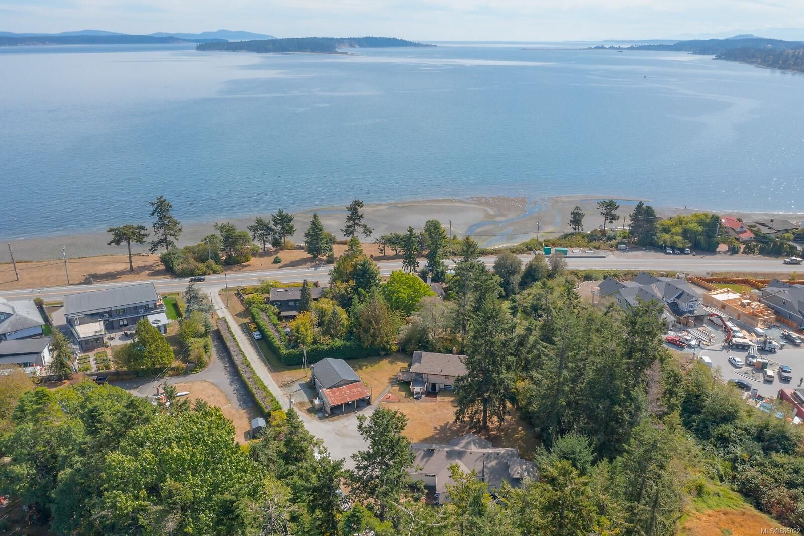 Main Photo: 9320/9316 Lochside Dr in North Saanich: NS Bazan Bay House for sale : MLS®# 886022
