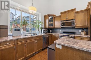 Photo 10: 374 Trumpeter Court in Kelowna: House for sale : MLS®# 10278566