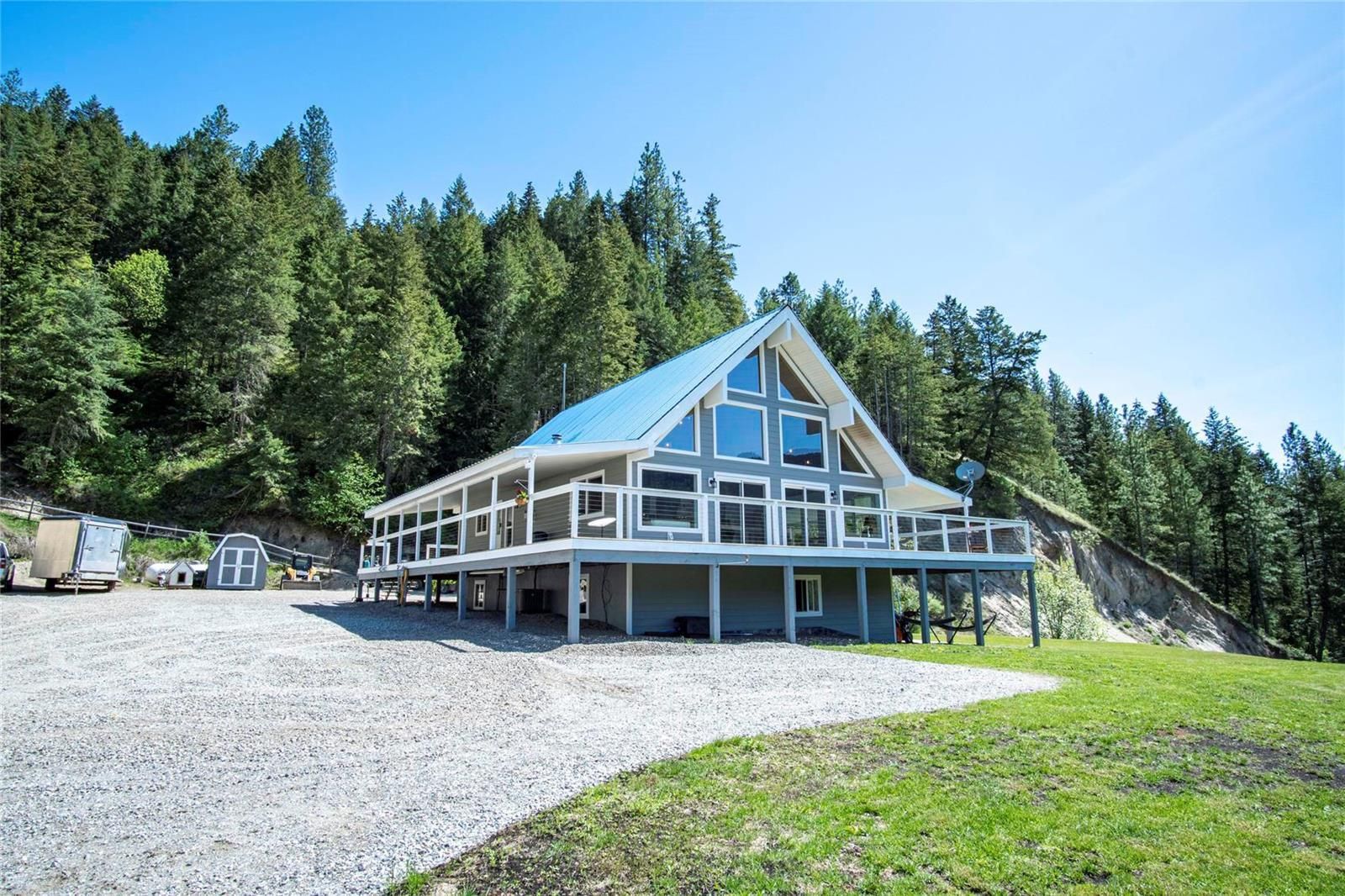 Main Photo: 2621 Salmon River Road, in Salmon Arm: House for sale : MLS®# 10274080
