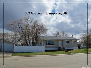 Photo 1: 102 Grove Street in Lampman: Residential for sale : MLS®# SK894188