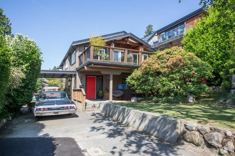 Main Photo: 971 PARKER Street: White Rock House for sale (South Surrey White Rock)  : MLS®# R2583456