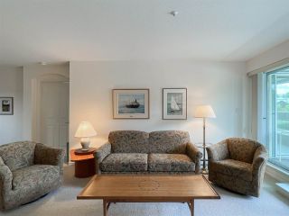Photo 3: 210 2105 W 42ND Avenue in Vancouver: Kerrisdale Condo for sale in "BROWNSTONE" (Vancouver West)  : MLS®# R2582976