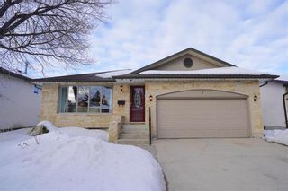 Photo 1: 7 Carrie Cove in Winnipeg: North Kildonan Residential for sale (3G)  : MLS®# 202304583