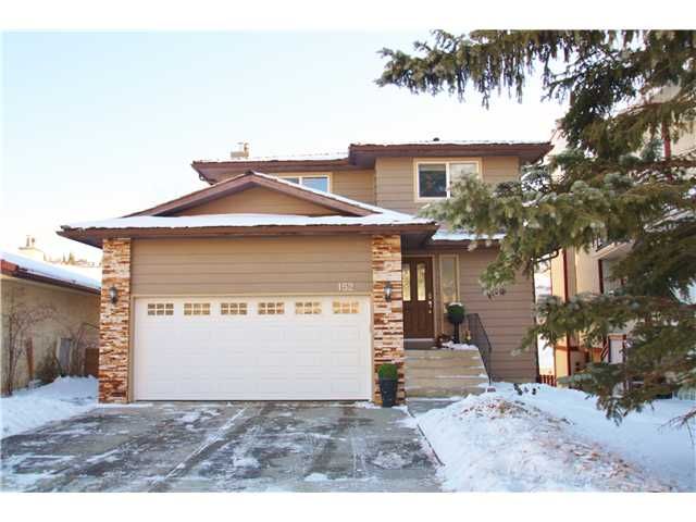 Main Photo: 152 EDGEWOOD Drive NW in Calgary: Edgemont Residential Detached Single Family for sale : MLS®# C3645471
