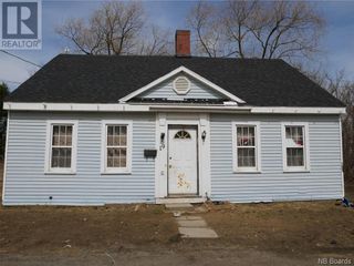 Photo 1: 19 Pleasant Street in St. Stephen: House for sale : MLS®# NB085180