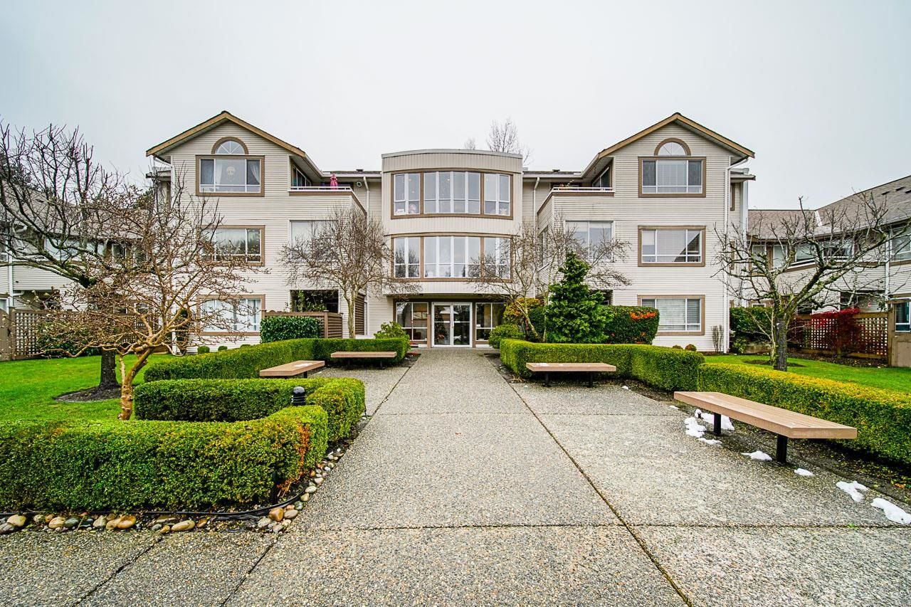 Main Photo: 218 15991 THRIFT Avenue: White Rock Condo for sale in "The Arcadian" (South Surrey White Rock)  : MLS®# R2637994