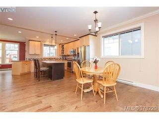 Photo 10: 624 Granrose Terr in VICTORIA: Co Latoria House for sale (Colwood)  : MLS®# 759470