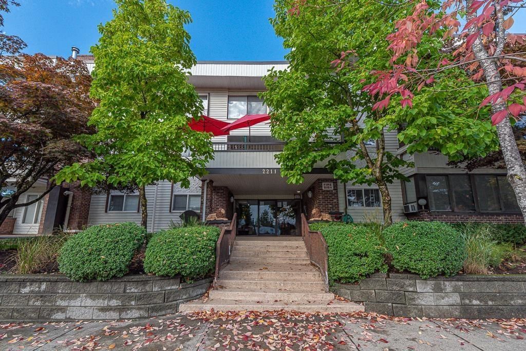 Main Photo: 306 2211 CLEARBROOK Road in Abbotsford: Abbotsford West Condo for sale in "Glenwood Manor" : MLS®# R2725595