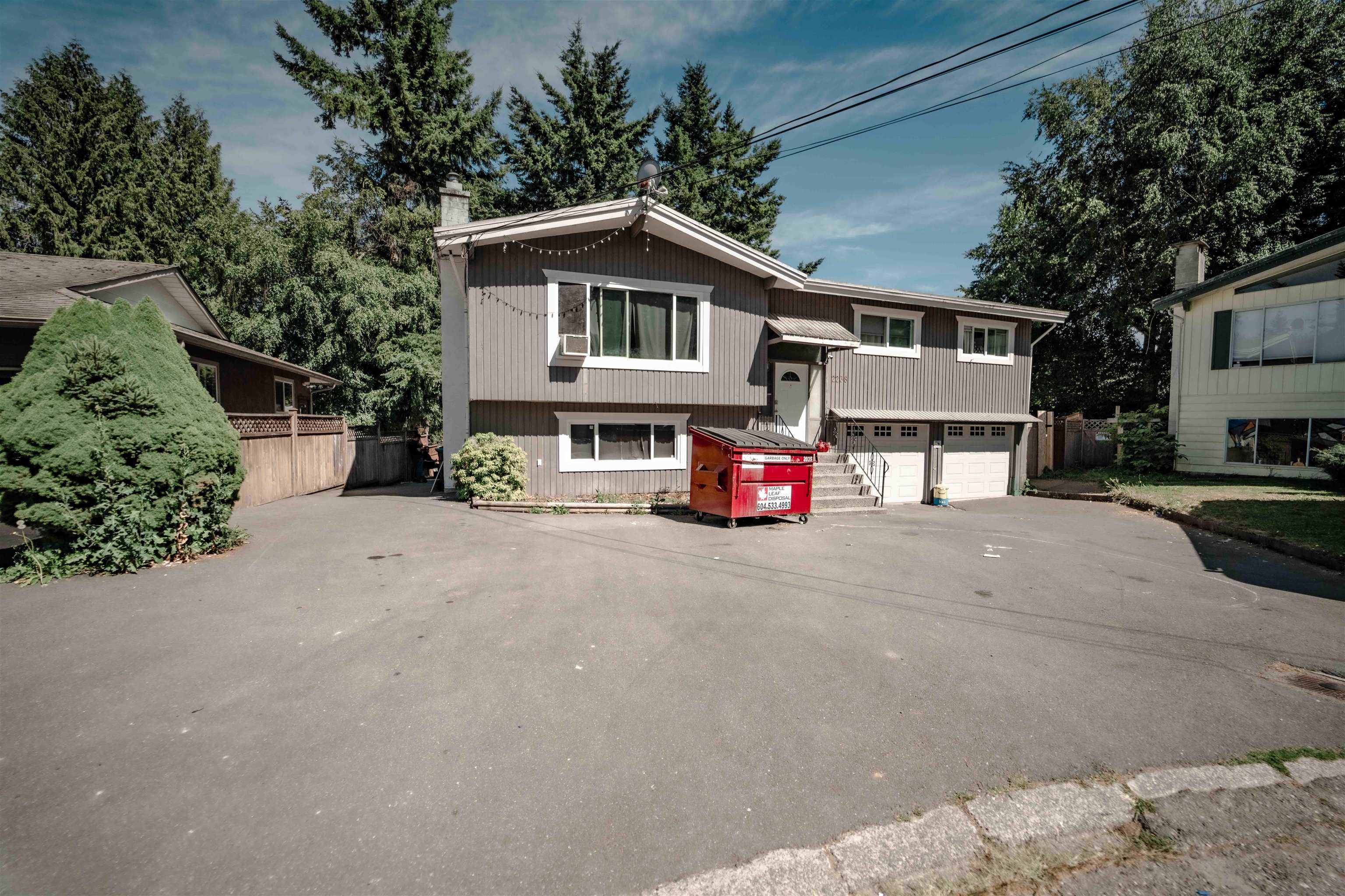 Main Photo: 2238 BEDFORD Place in Abbotsford: Abbotsford West House for sale : MLS®# R2799639