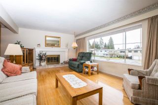 Photo 3: 1403 GROVER Avenue in Coquitlam: Central Coquitlam House for sale : MLS®# R2040902