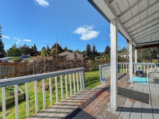 Photo 2: 596 Donovan Ave in Colwood: Co Hatley Park House for sale : MLS®# 963130