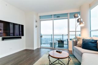 Photo 3: 2104 125 E 14TH Street in North Vancouver: Central Lonsdale Condo for sale in "Centreview" : MLS®# R2445521