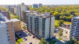 Photo 2: 501 246 Roslyn Road in Winnipeg: Osborne Village Condominium for sale (1B)  : MLS®# 202223764