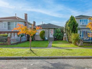 Photo 2: 742 E 58TH Avenue in Vancouver: South Vancouver House for sale (Vancouver East)  : MLS®# R2627383