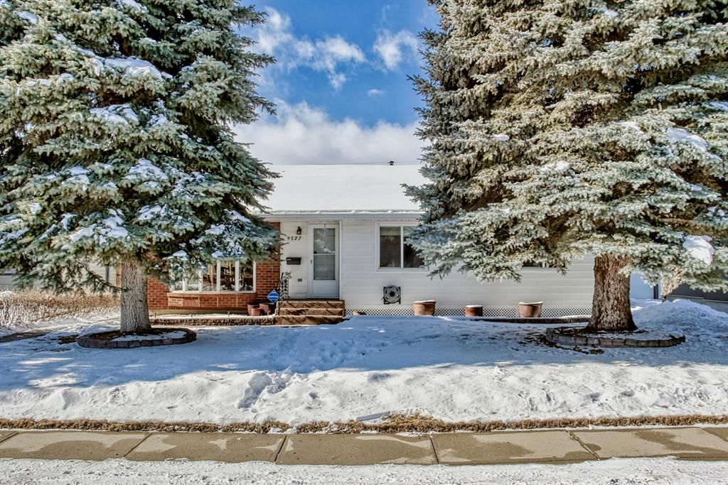 Main Photo: 9527 Assiniboine Road SE in Calgary: Acadia Detached for sale : MLS®# A2032725