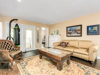 Photo 4: 307 523 WHITING Way in Coquitlam: Coquitlam West Condo for sale in "Brookside Manor" : MLS®# R2683619